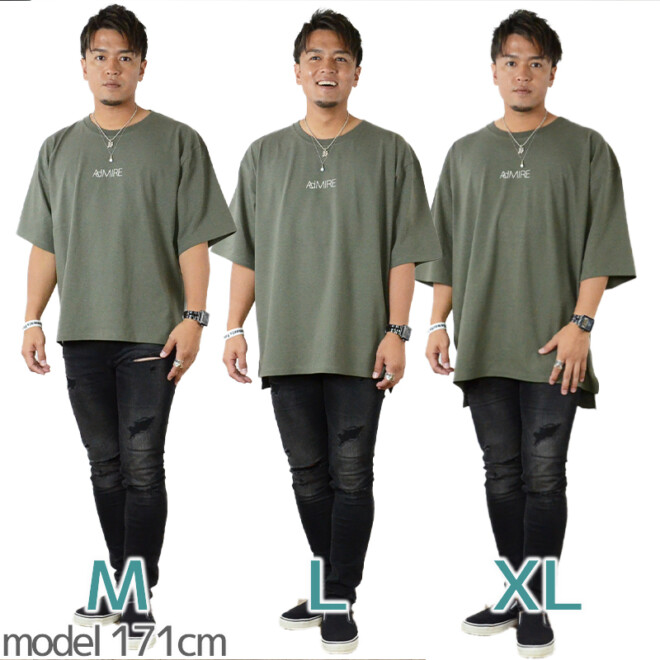 同じドロップショルダーのシルエットでもサイズが変わるとニュアンスが